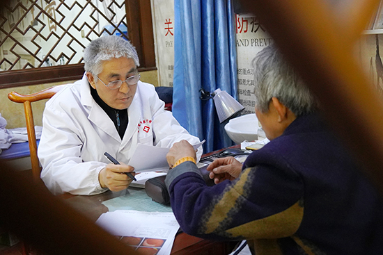 56歲老中醫(yī)免費捐贈40余萬元抗疫湯劑